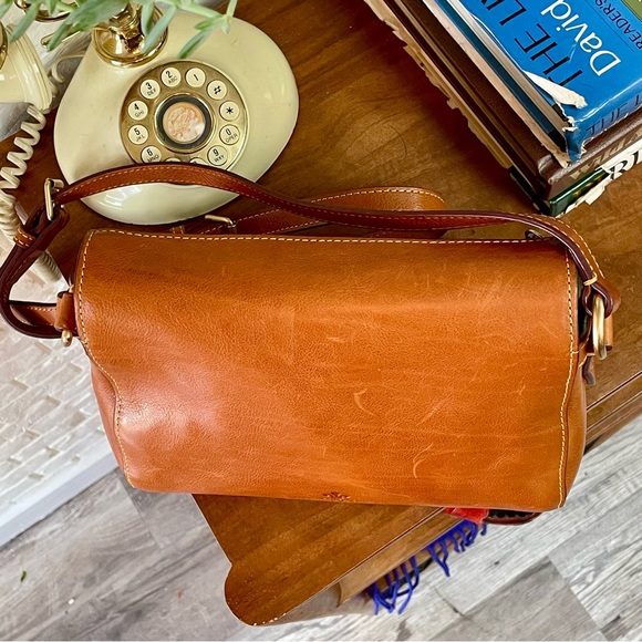 Vintage Dooney & Bourke Florentine Leather Laurel Crossbody Bag Purse - Picture 10 of 16